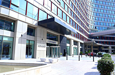 Esteworld Ataşehir Kliniği Ön Cephe Görünümü